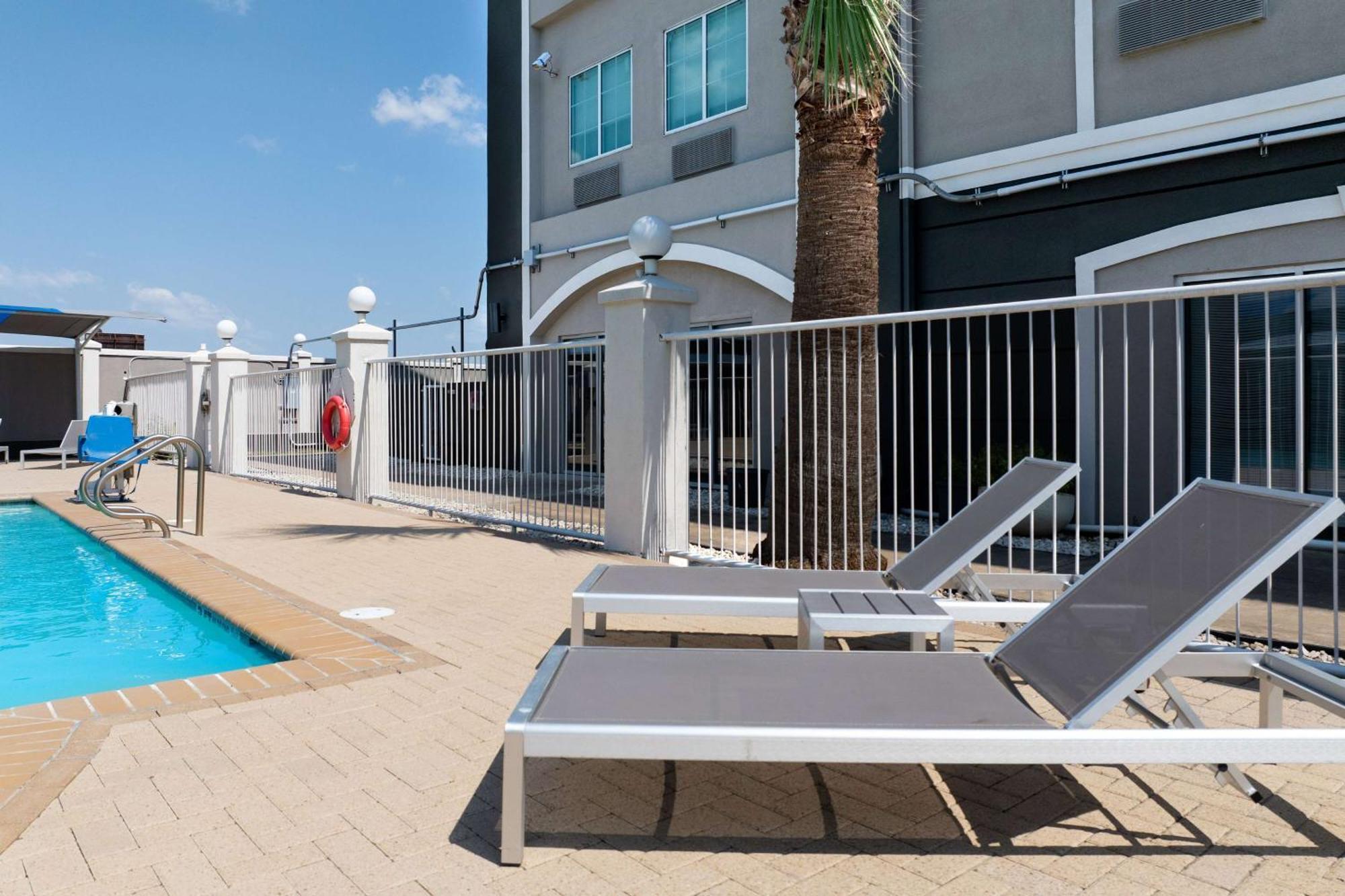 La Quinta Inn Suites By Wyndham Raymondville Harlingen Екстер'єр фото