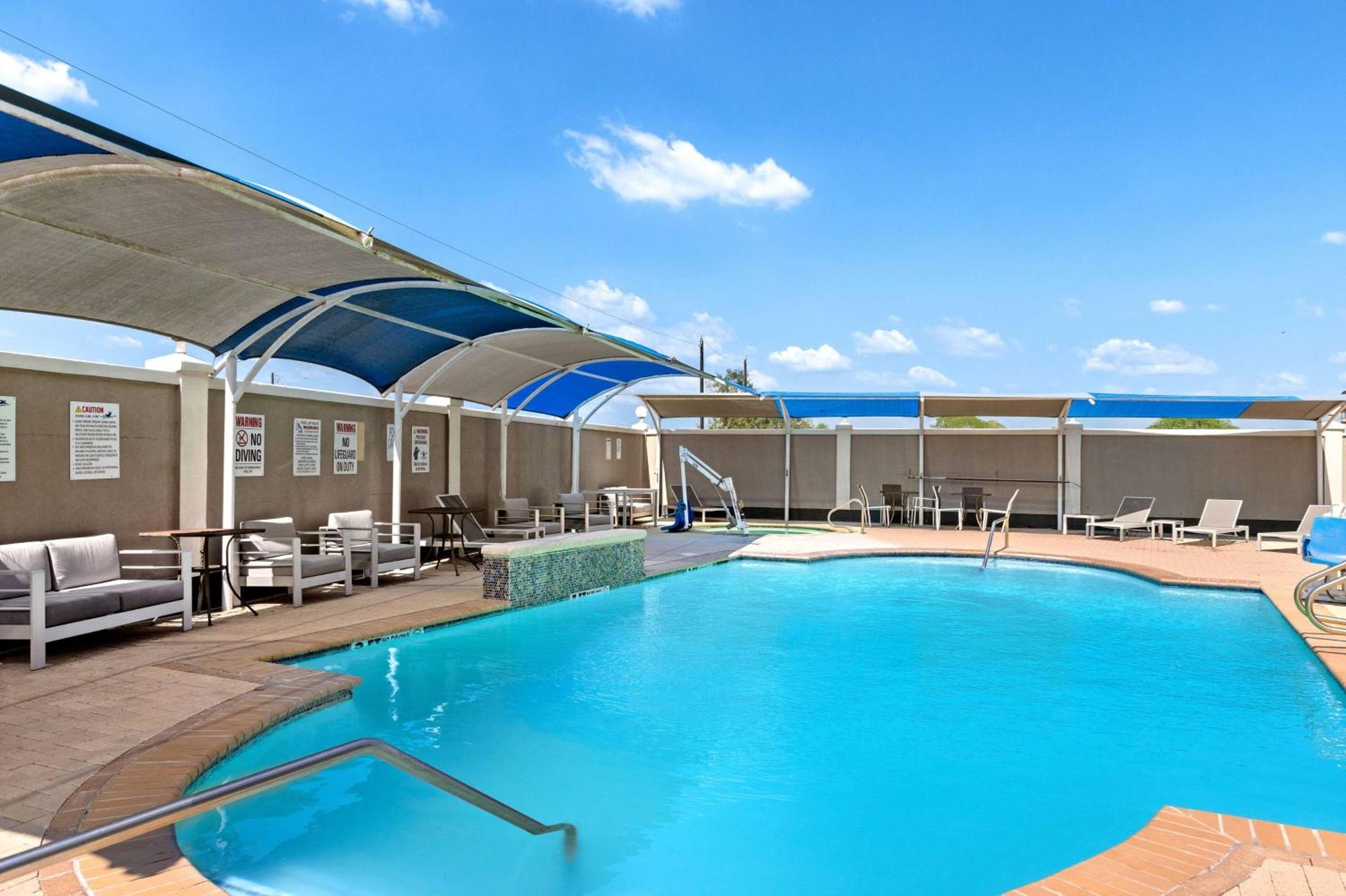 La Quinta Inn Suites By Wyndham Raymondville Harlingen Екстер'єр фото